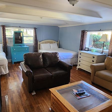 The Pines Cottages Woodfin Екстериор снимка
