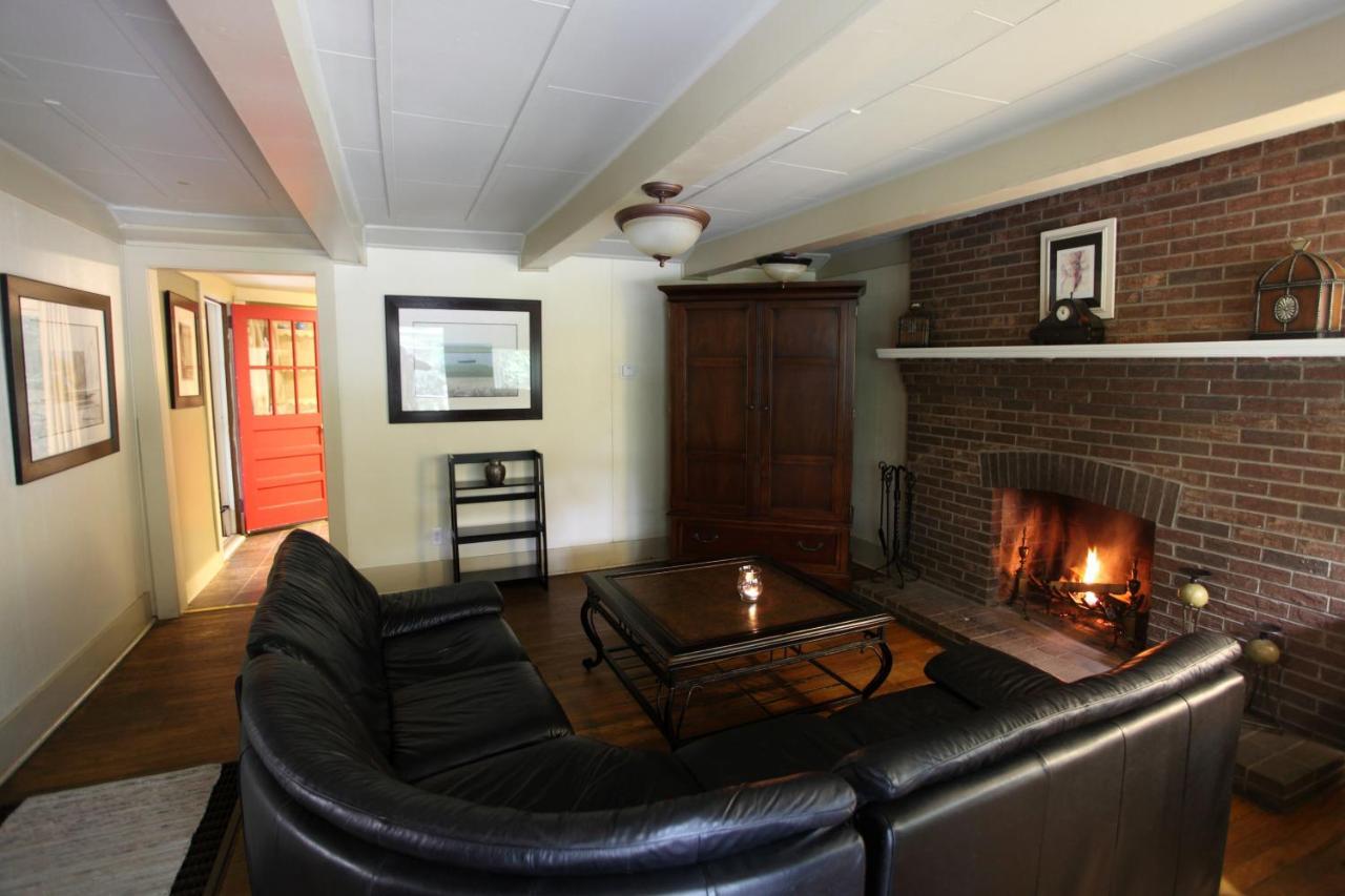 The Pines Cottages Woodfin Екстериор снимка