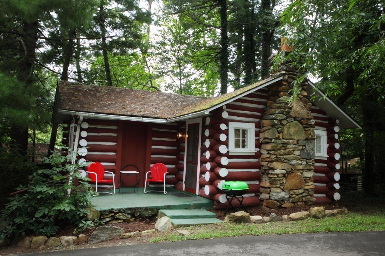 The Pines Cottages Woodfin Екстериор снимка