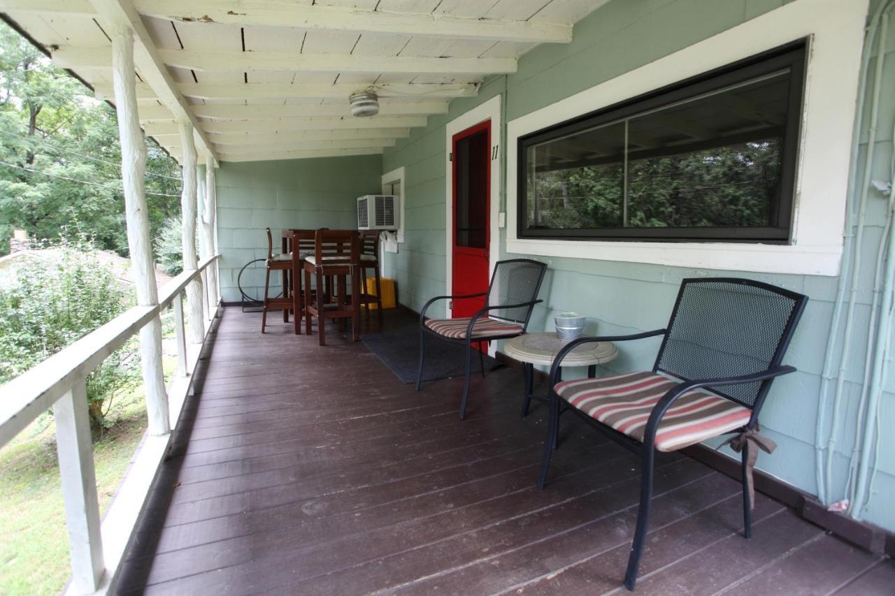 The Pines Cottages Woodfin Екстериор снимка