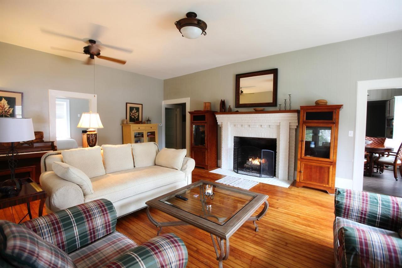 The Pines Cottages Woodfin Екстериор снимка