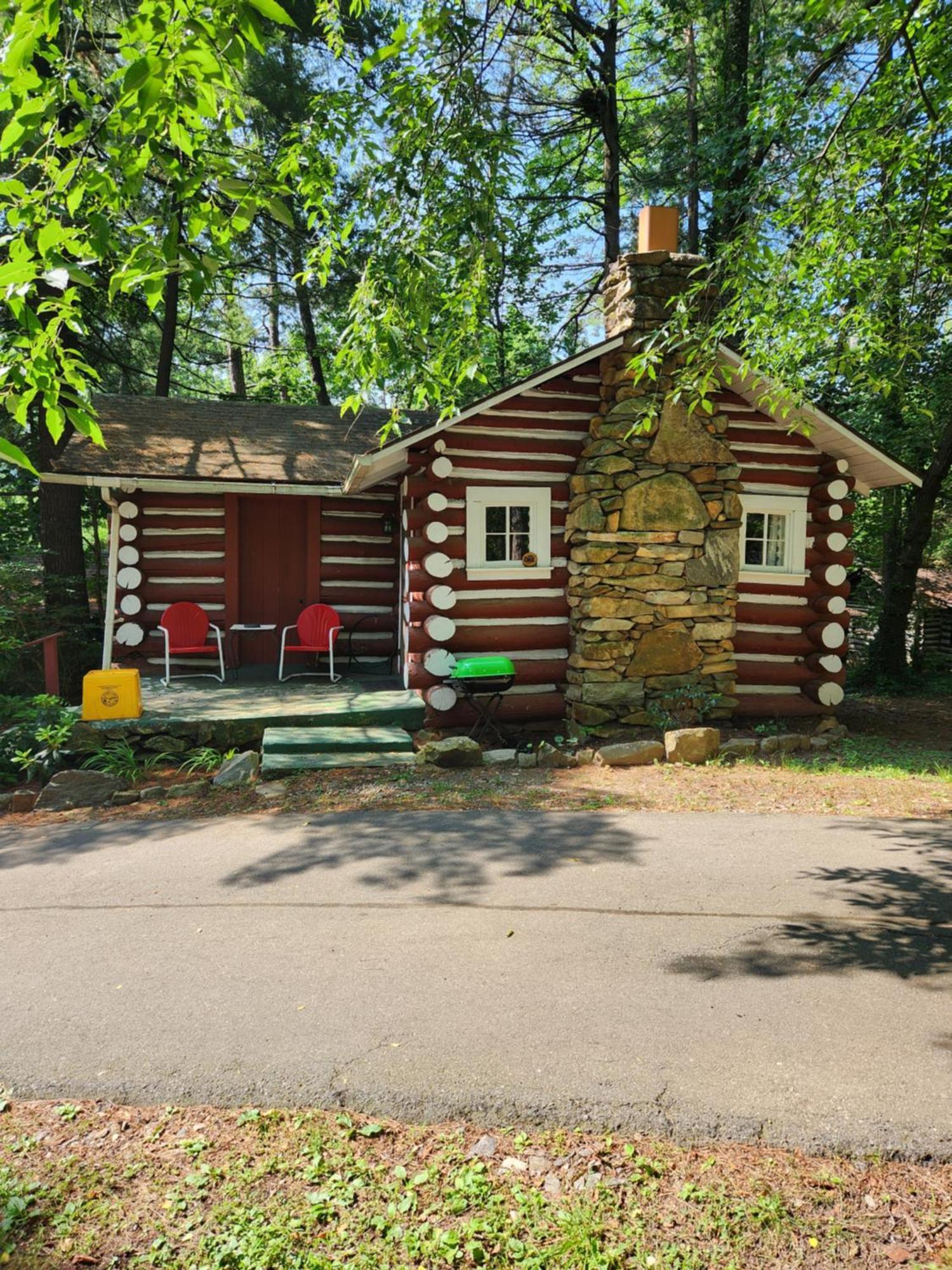 The Pines Cottages Woodfin Екстериор снимка