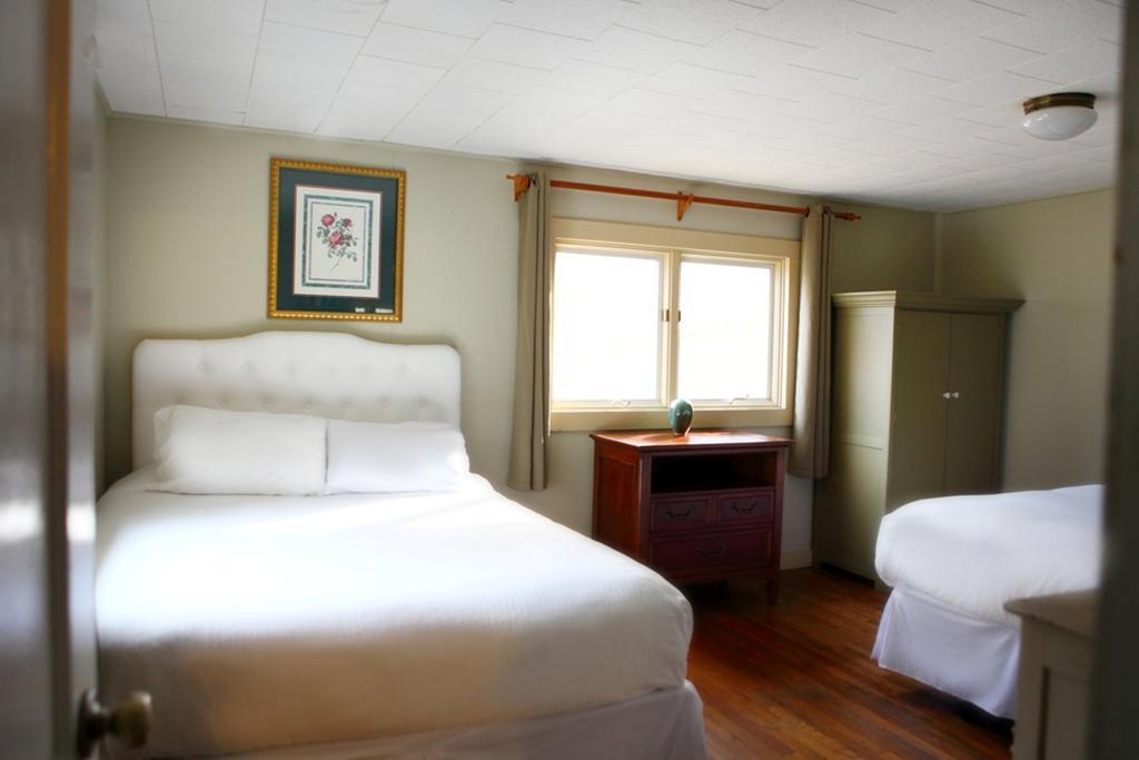The Pines Cottages Woodfin Екстериор снимка