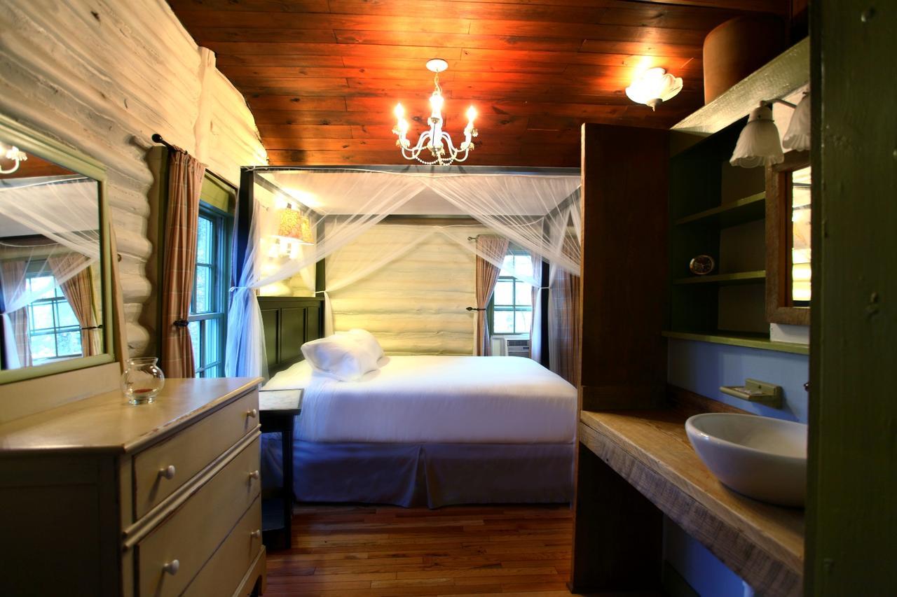 The Pines Cottages Woodfin Екстериор снимка