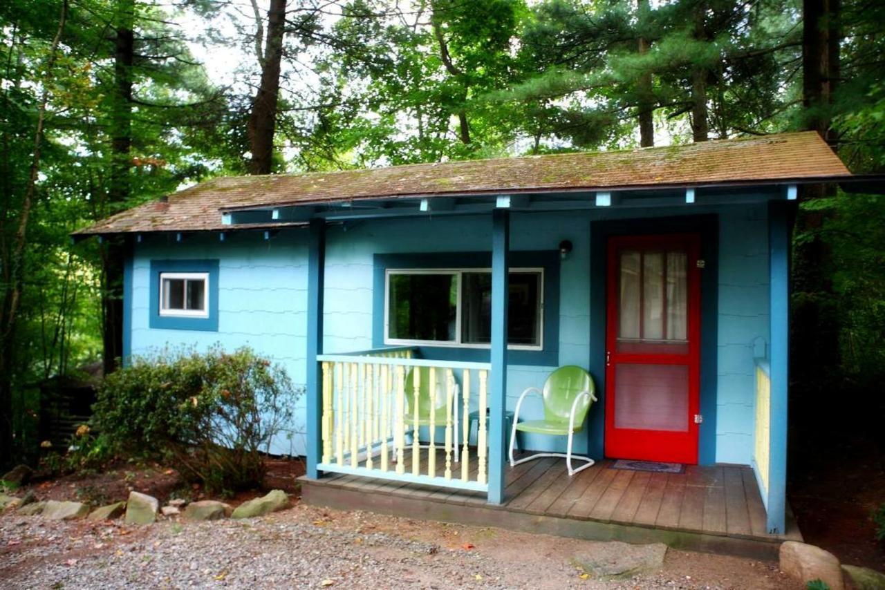 The Pines Cottages Woodfin Екстериор снимка