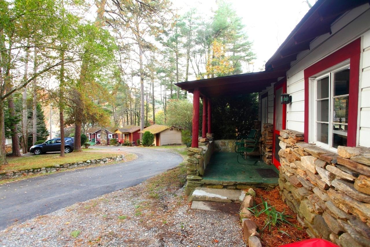 The Pines Cottages Woodfin Екстериор снимка
