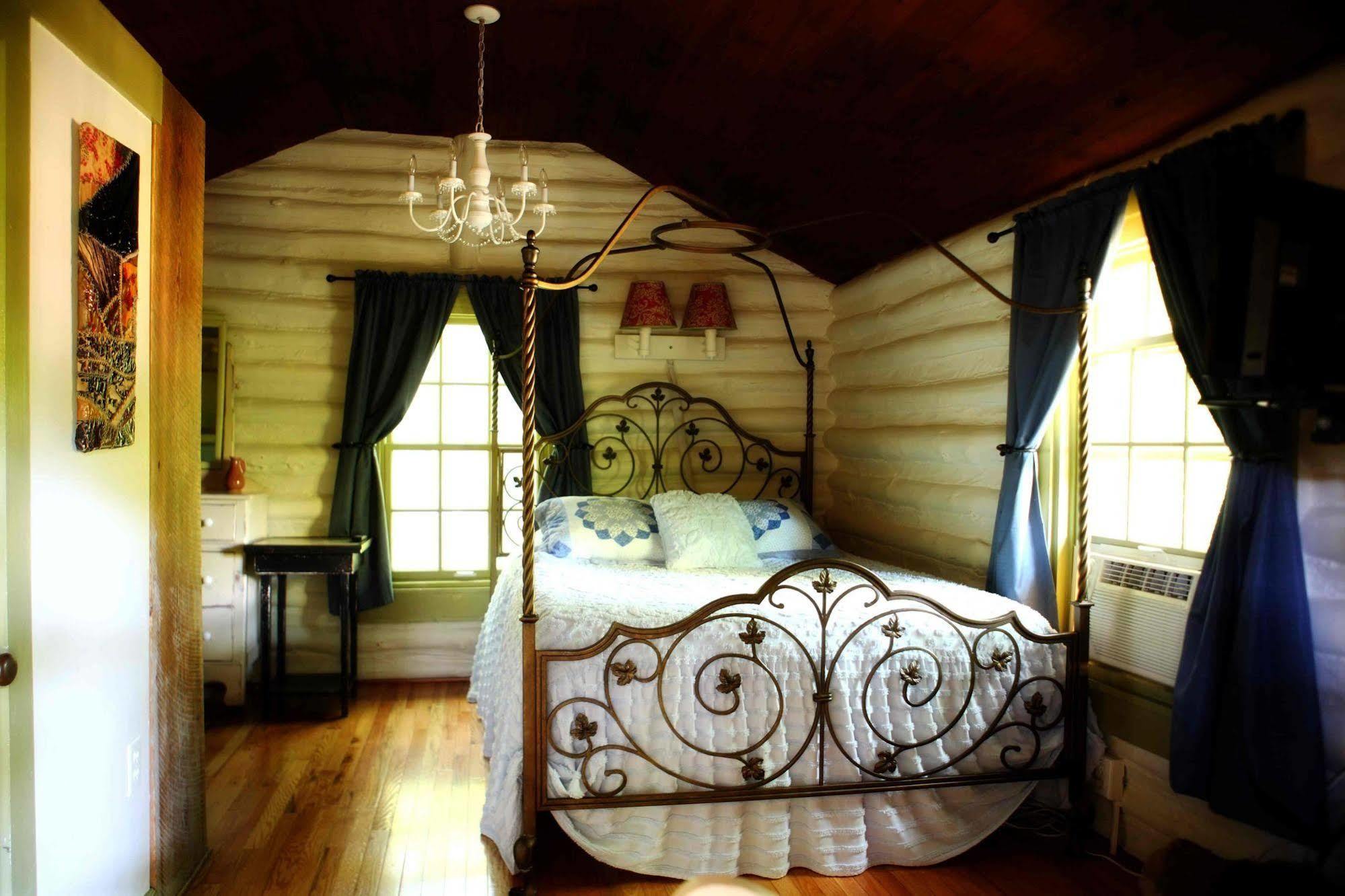The Pines Cottages Woodfin Екстериор снимка