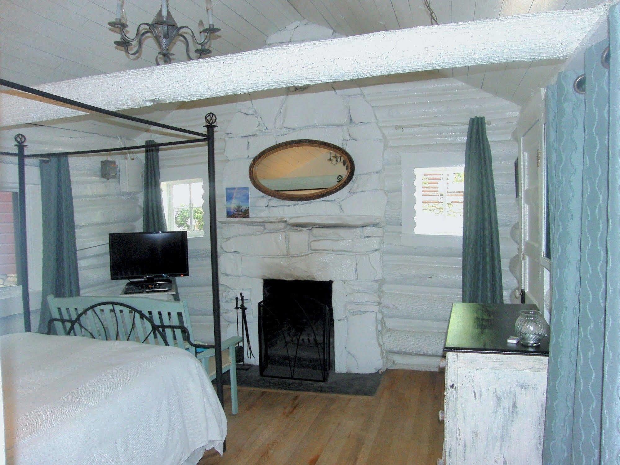 The Pines Cottages Woodfin Екстериор снимка