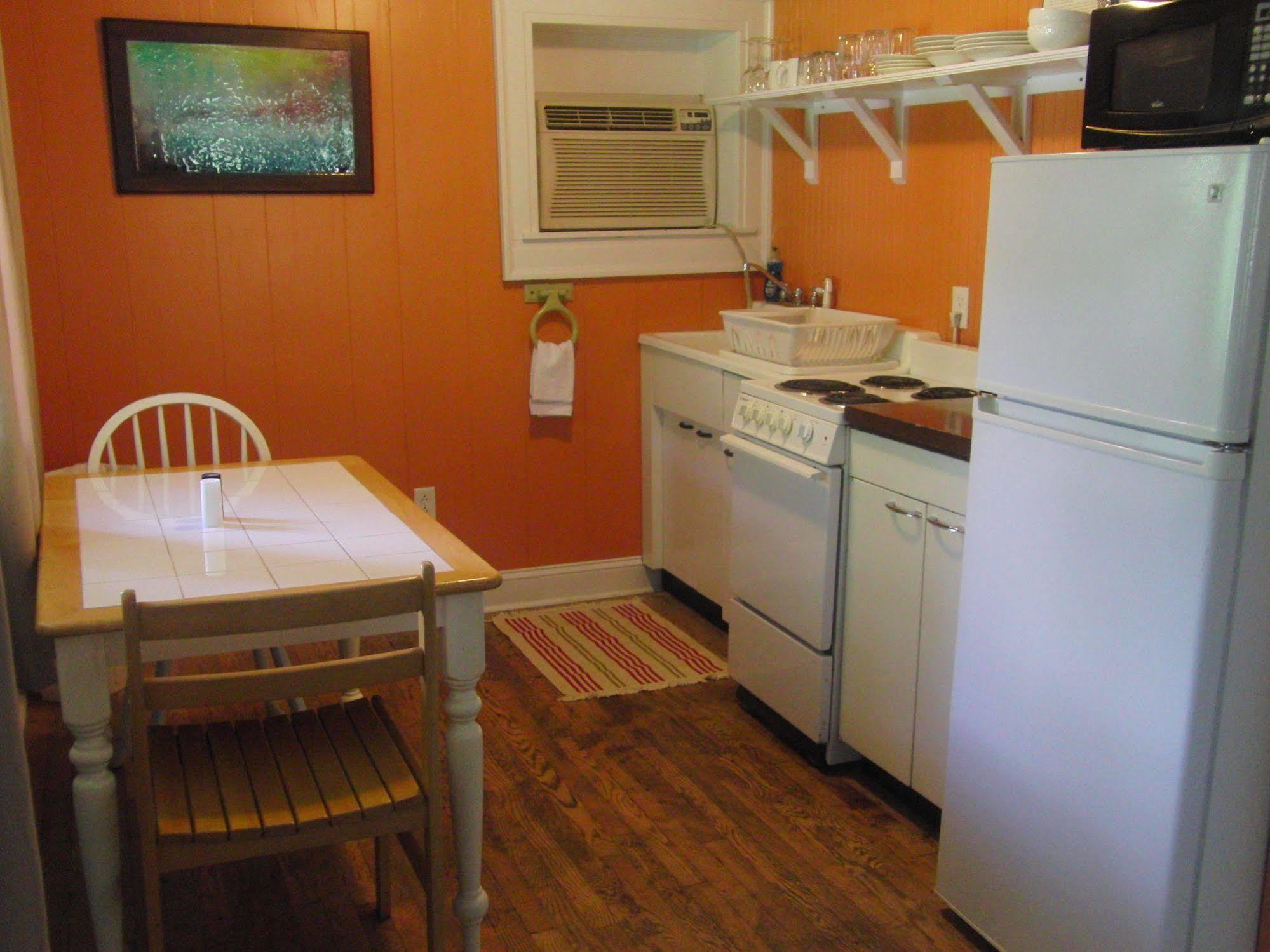 The Pines Cottages Woodfin Екстериор снимка